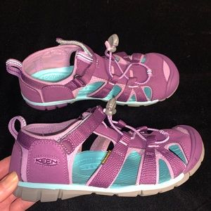 Keen. Newport washable sandals. In almost new condition! Size 5